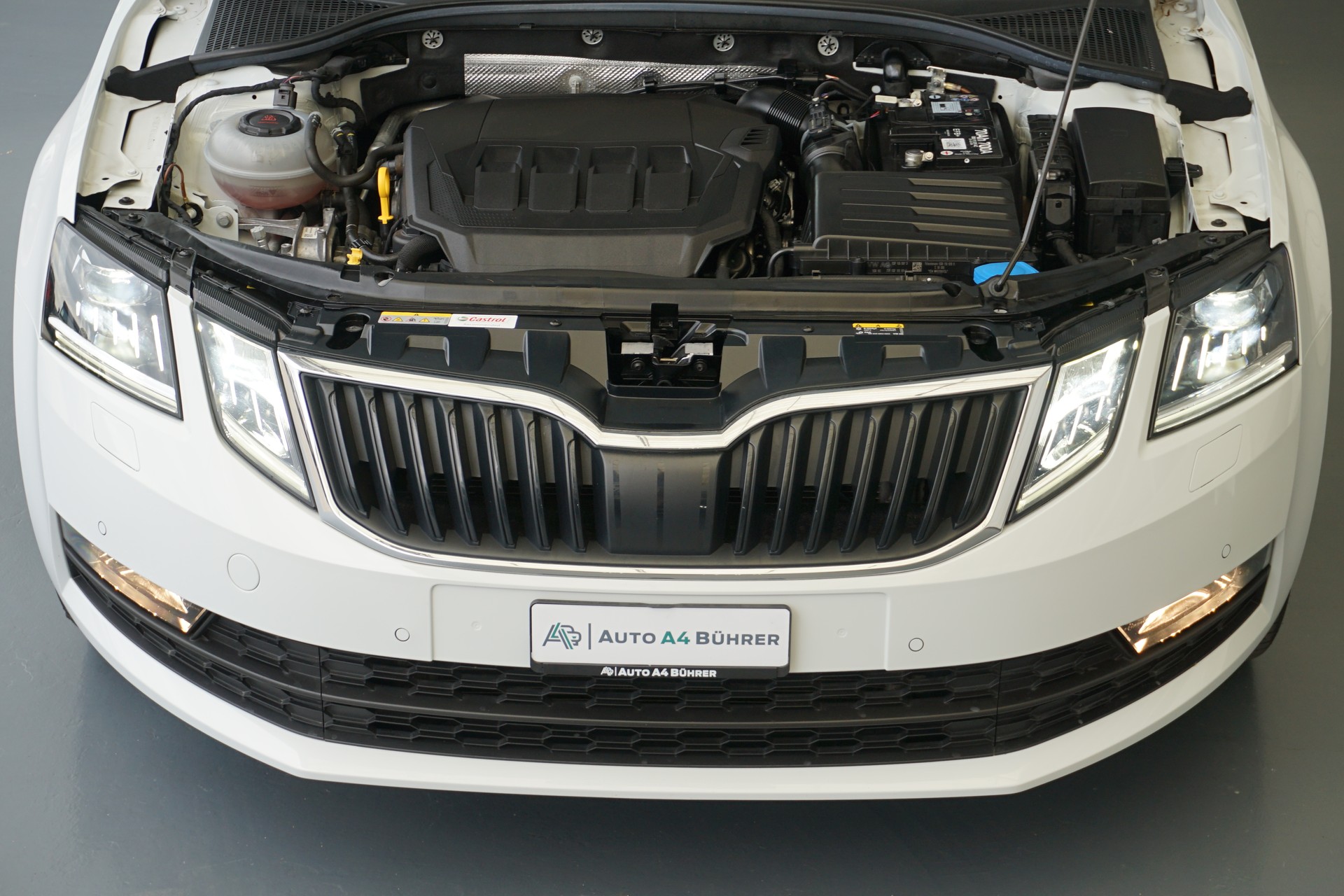SKODA Octavia 2.0TSI Soleil 4x4 190PS aus erster Hand mit Abstandsregeltempomat und AHK (unbenützt) !!-image-12