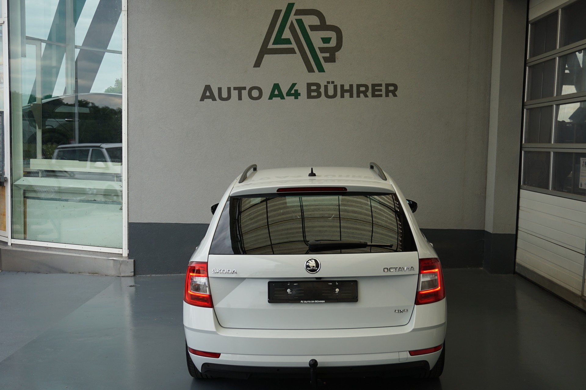 SKODA Octavia 2.0TSI Soleil 4x4 190PS aus erster Hand mit Abstandsregeltempomat und AHK (unbenützt) !!-image-9