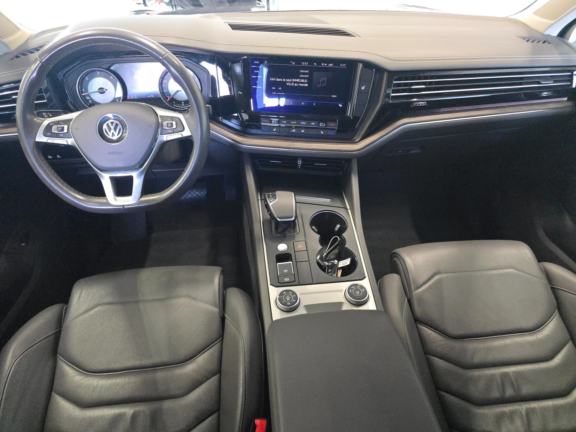 VW Touareg 3.0 TDI Elegance-image-3