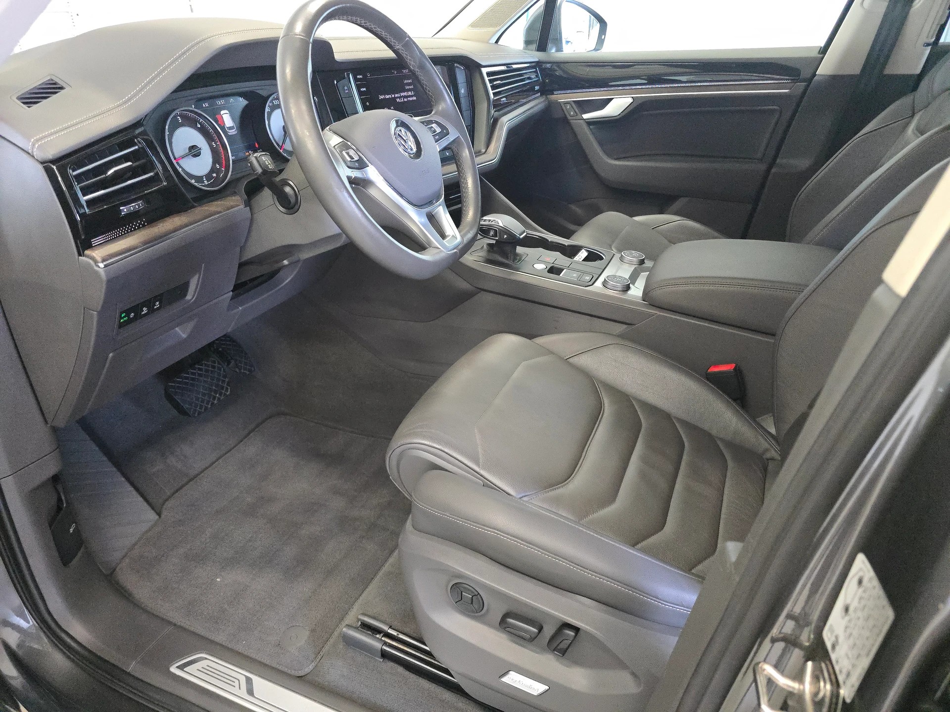 VW Touareg 3.0 TDI Elegance-image-2