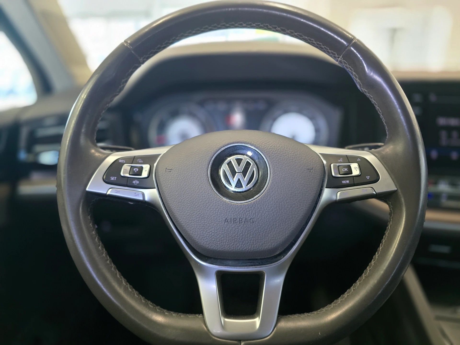 VW Touareg 3.0 TDI Elegance-image-4