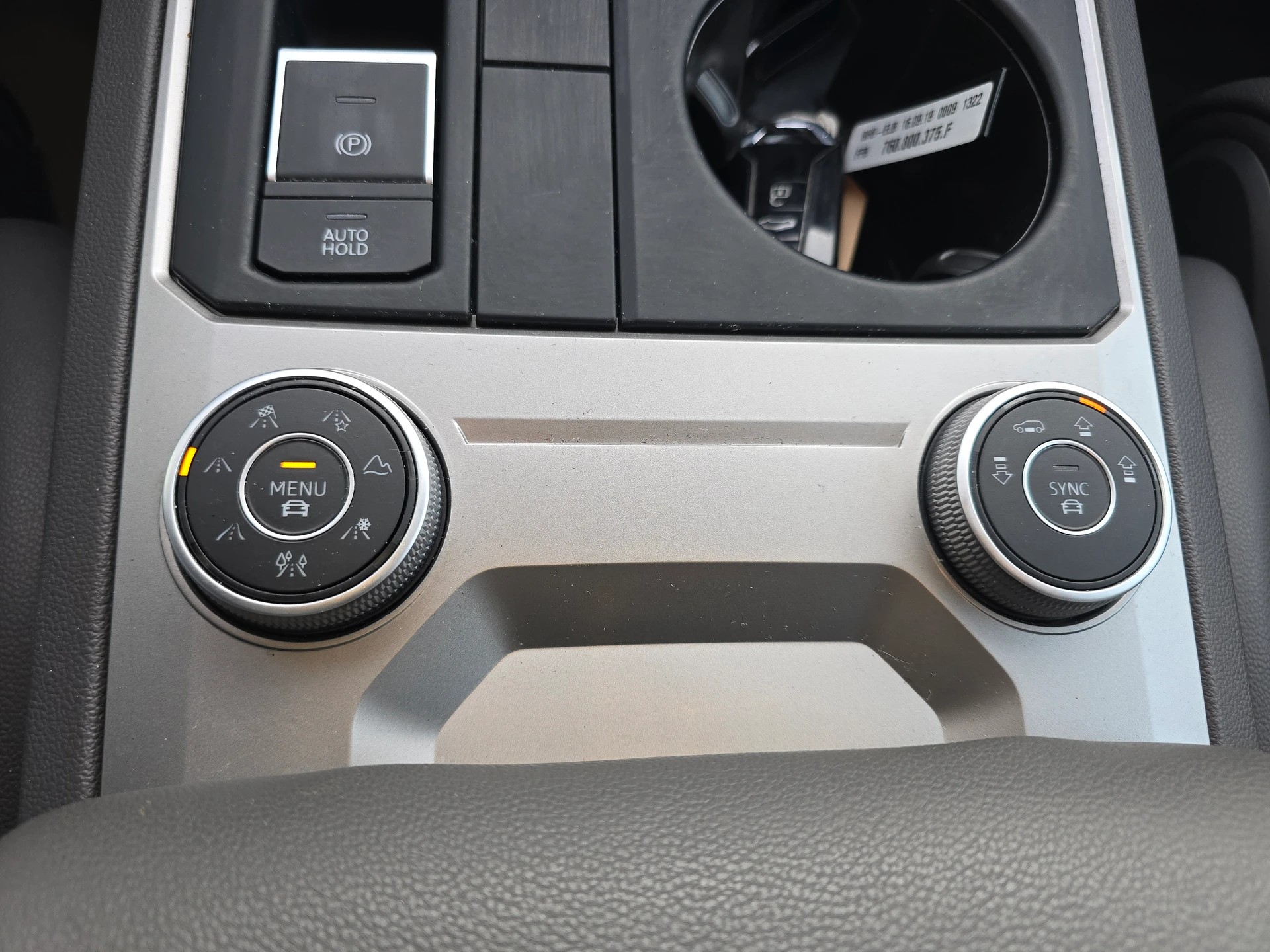 VW Touareg 3.0 TDI Elegance-image-11