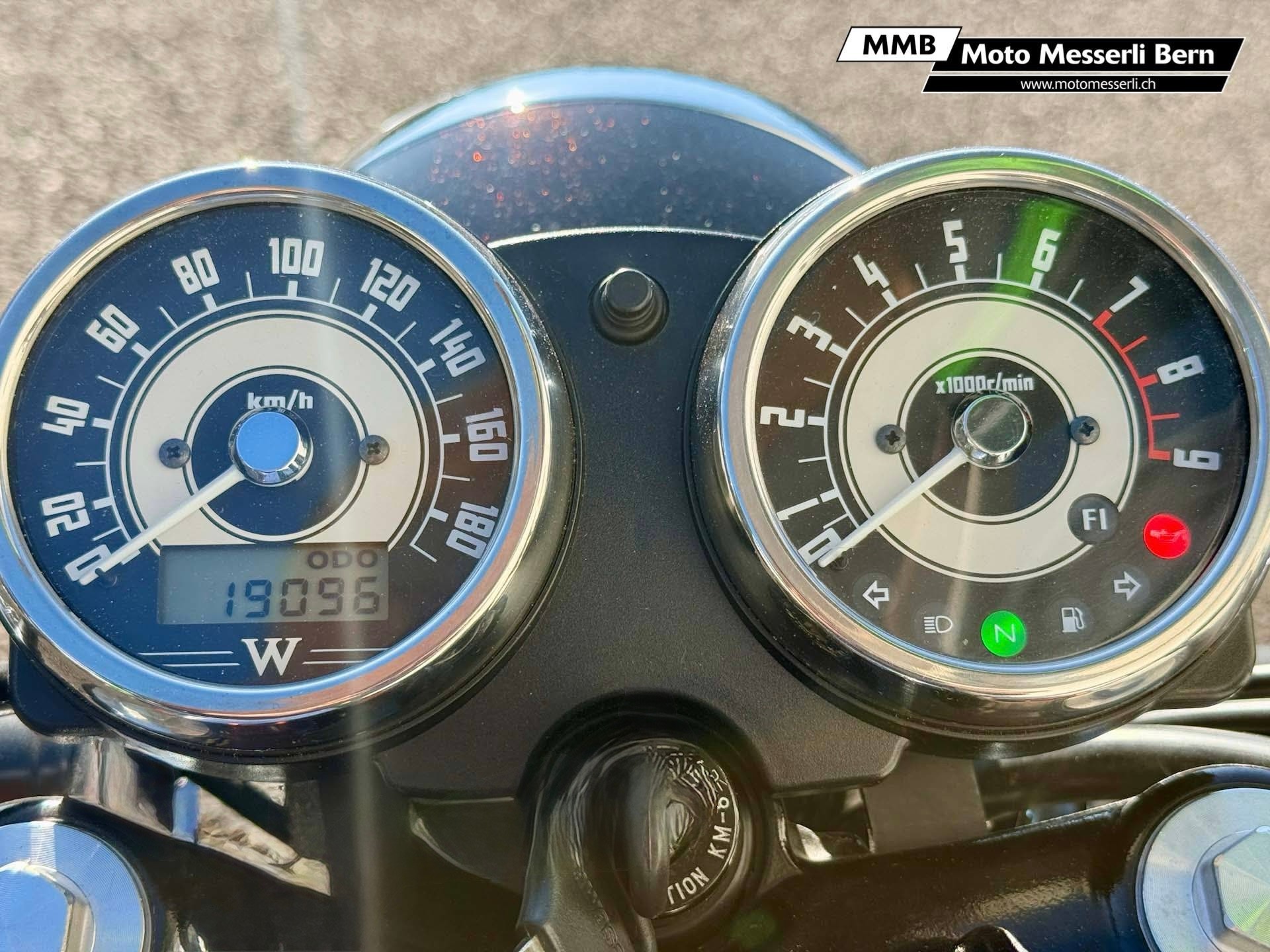 KAWASAKI W 800 Final Edition-image-12