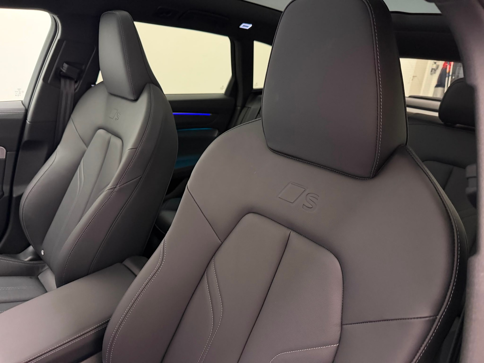AUDI A6 Avant TDI S-Line 150 kW S tronic-image-13