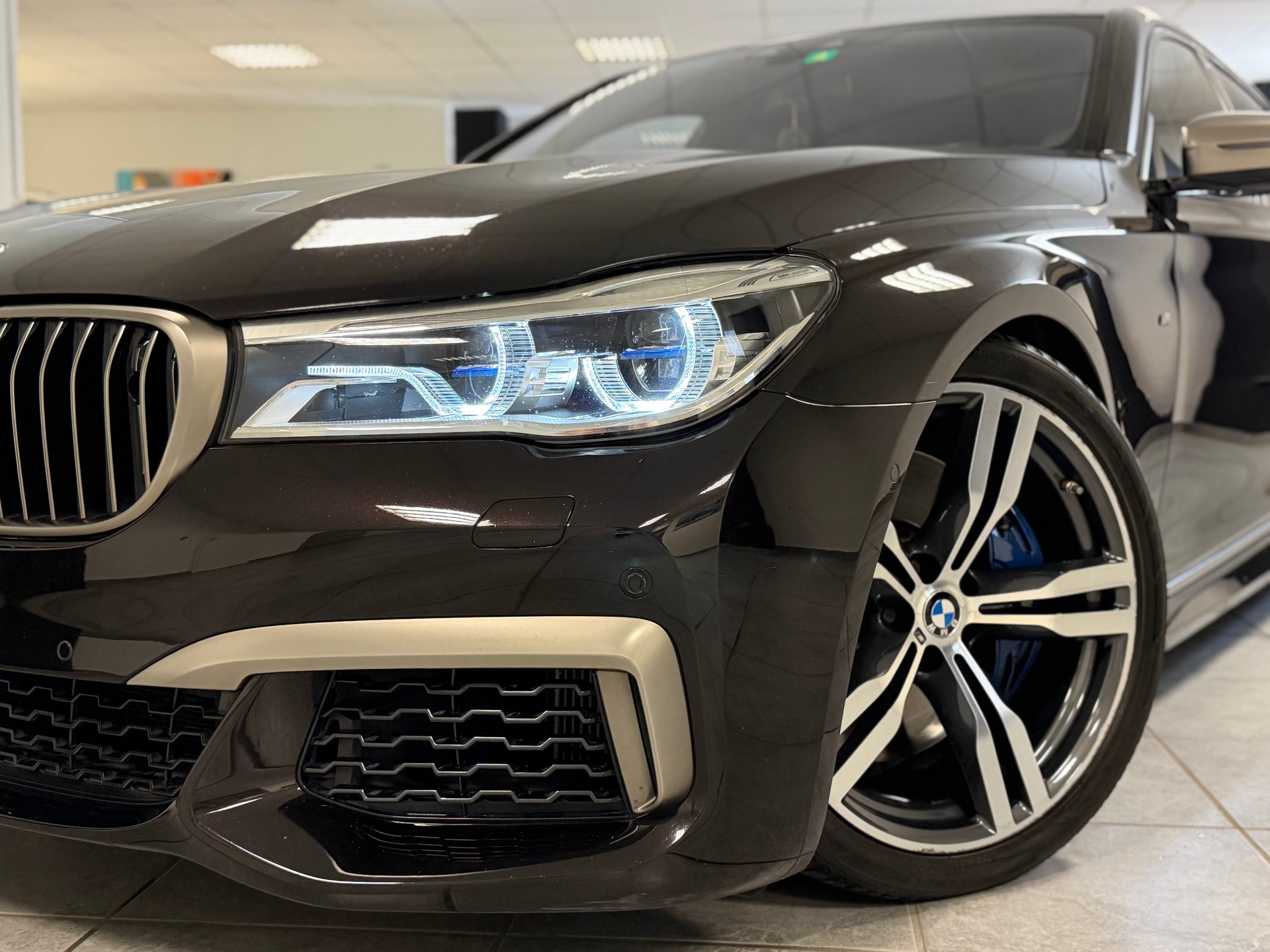 BMW M760Li xDrive Steptronic-image-1