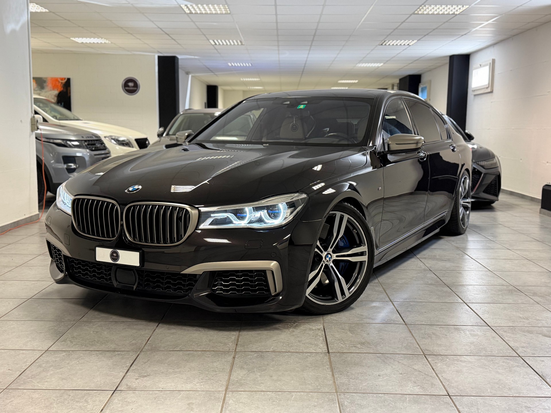BMW M760Li xDrive Steptronic-image-0