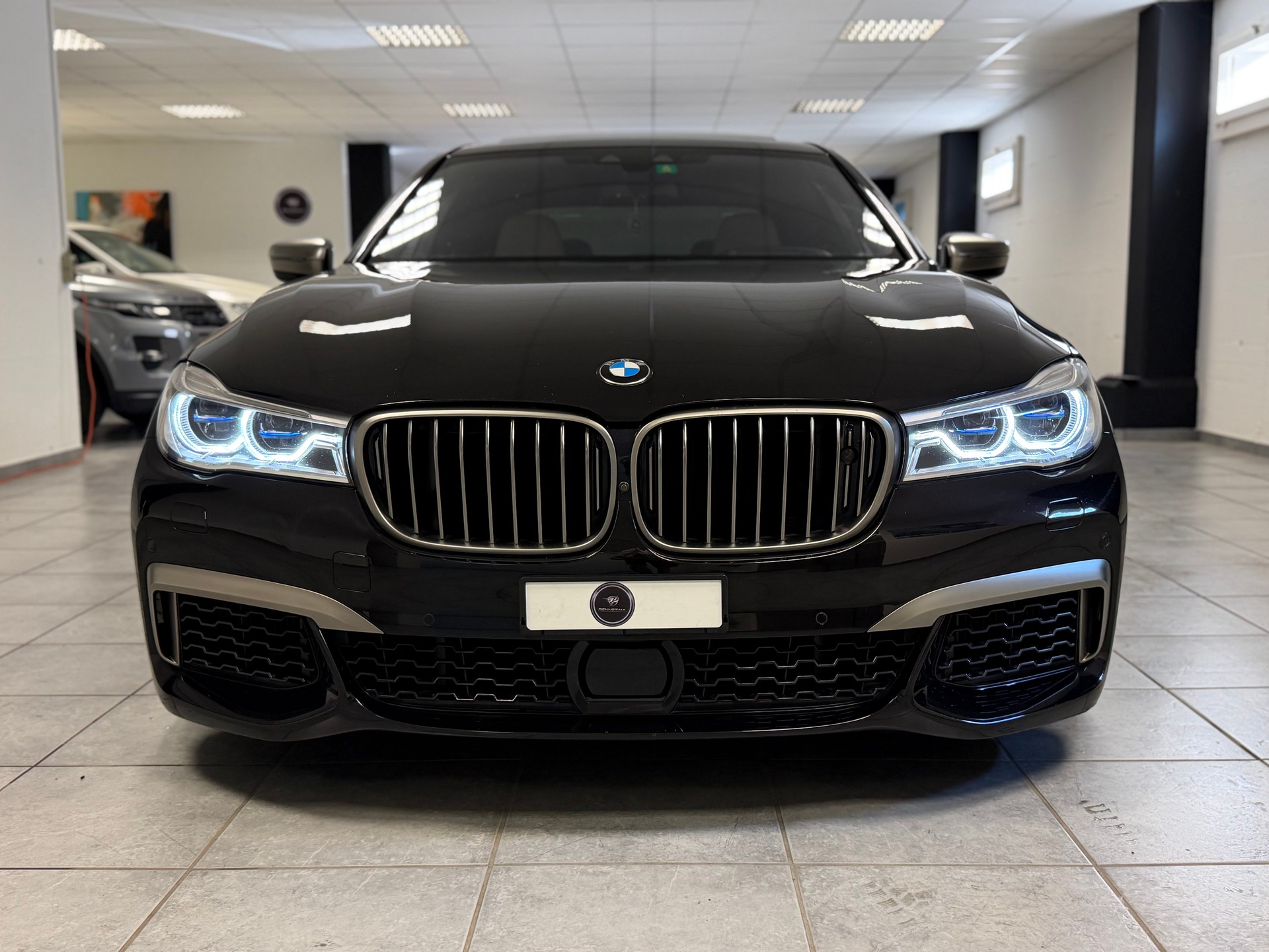 BMW M760Li xDrive Steptronic-image-3
