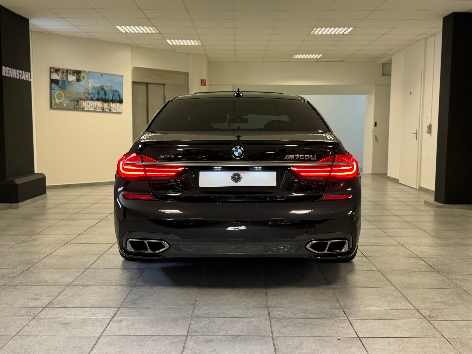 BMW M760Li xDrive Steptronic-image-12