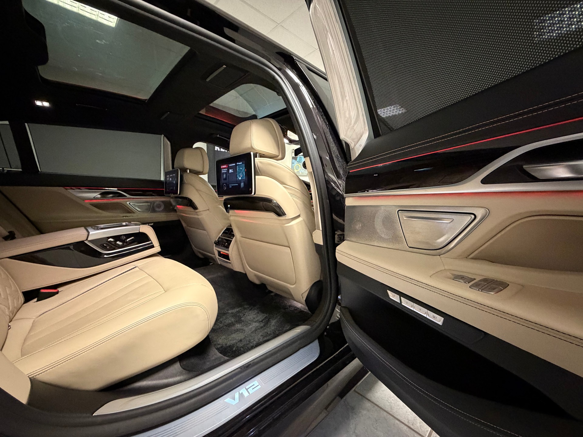 BMW M760Li xDrive Steptronic-image-29