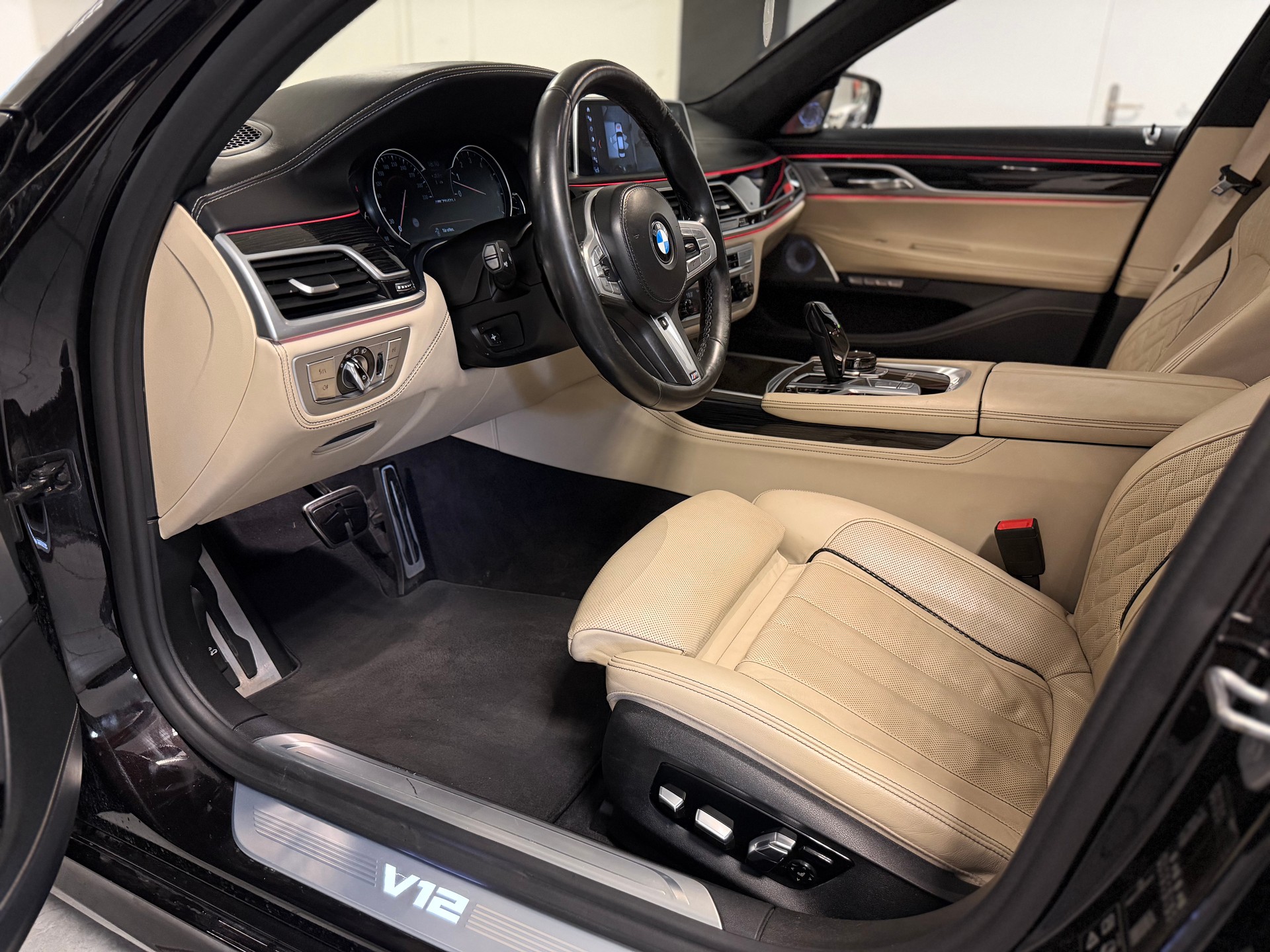 BMW M760Li xDrive Steptronic-image-18