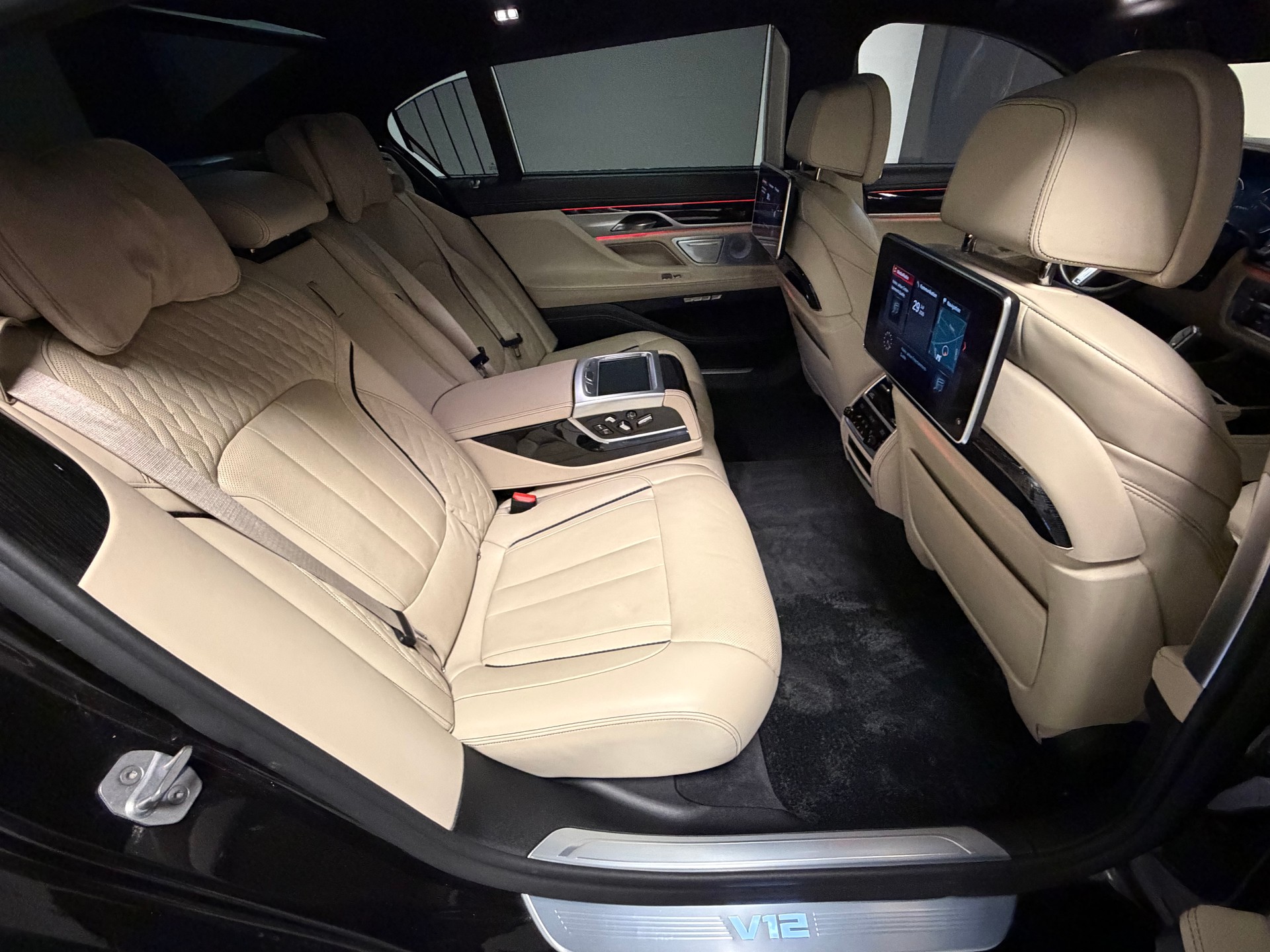 BMW M760Li xDrive Steptronic-image-28