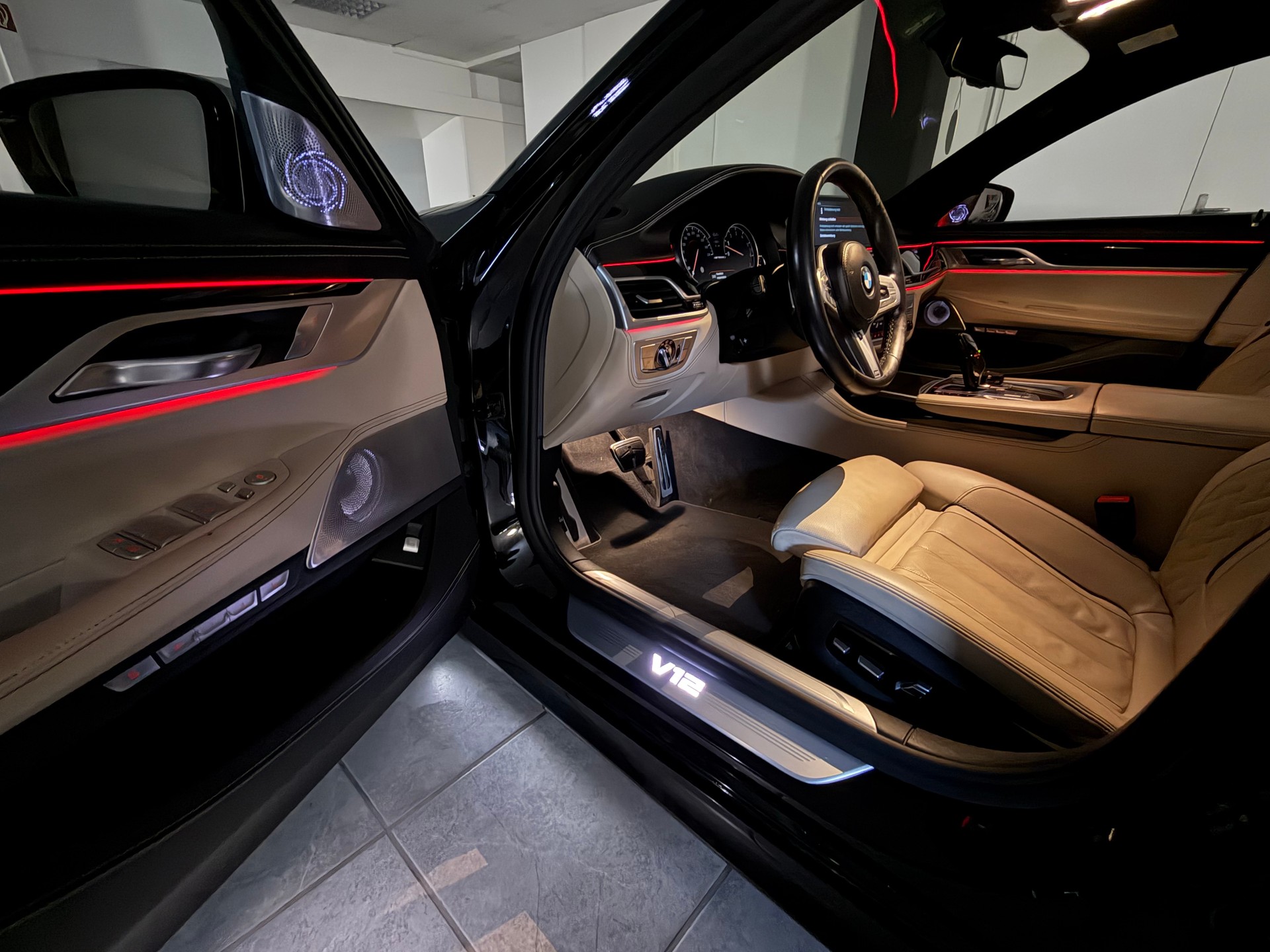 BMW M760Li xDrive Steptronic-image-21