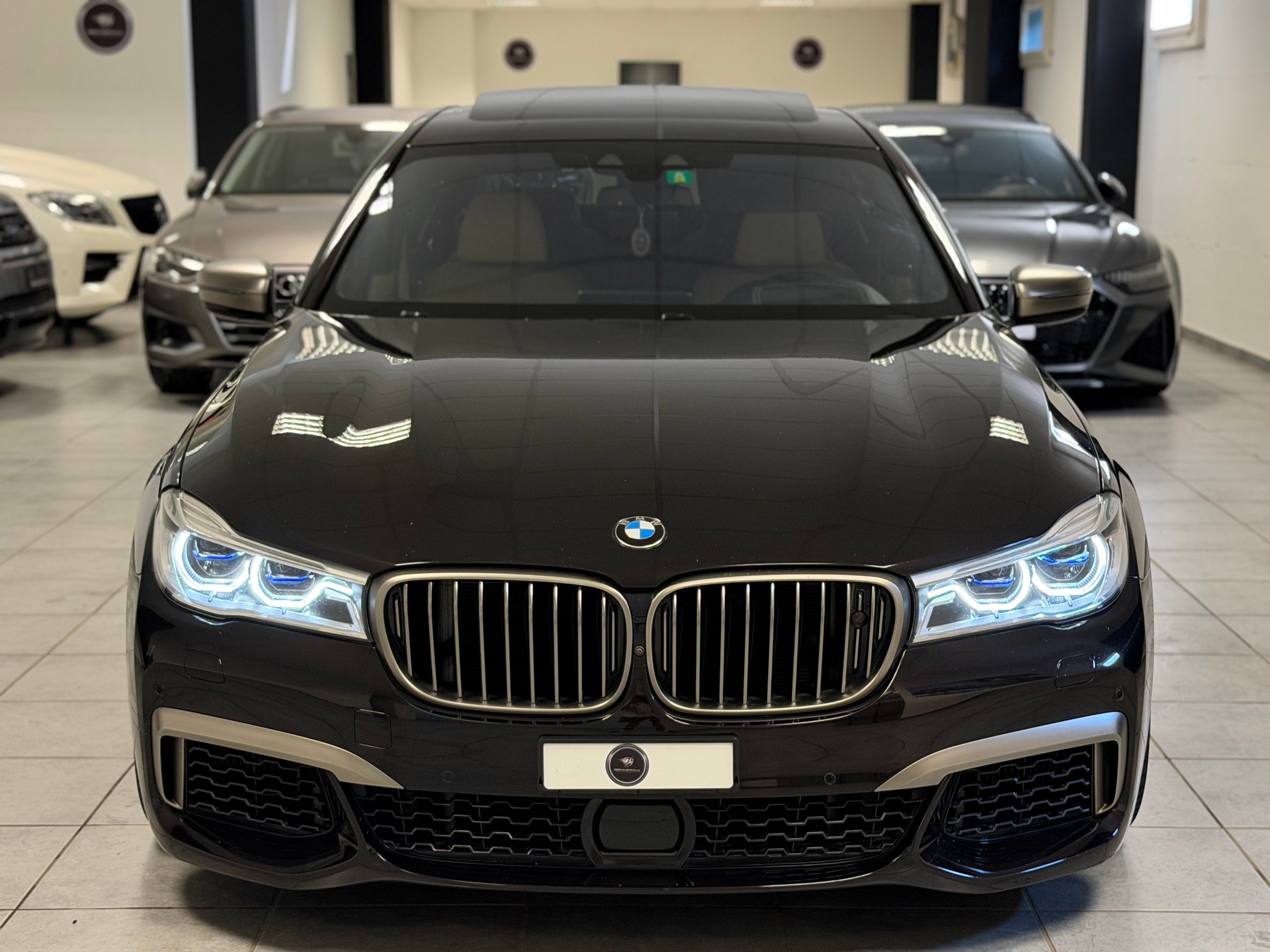 BMW M760Li xDrive Steptronic-image-2