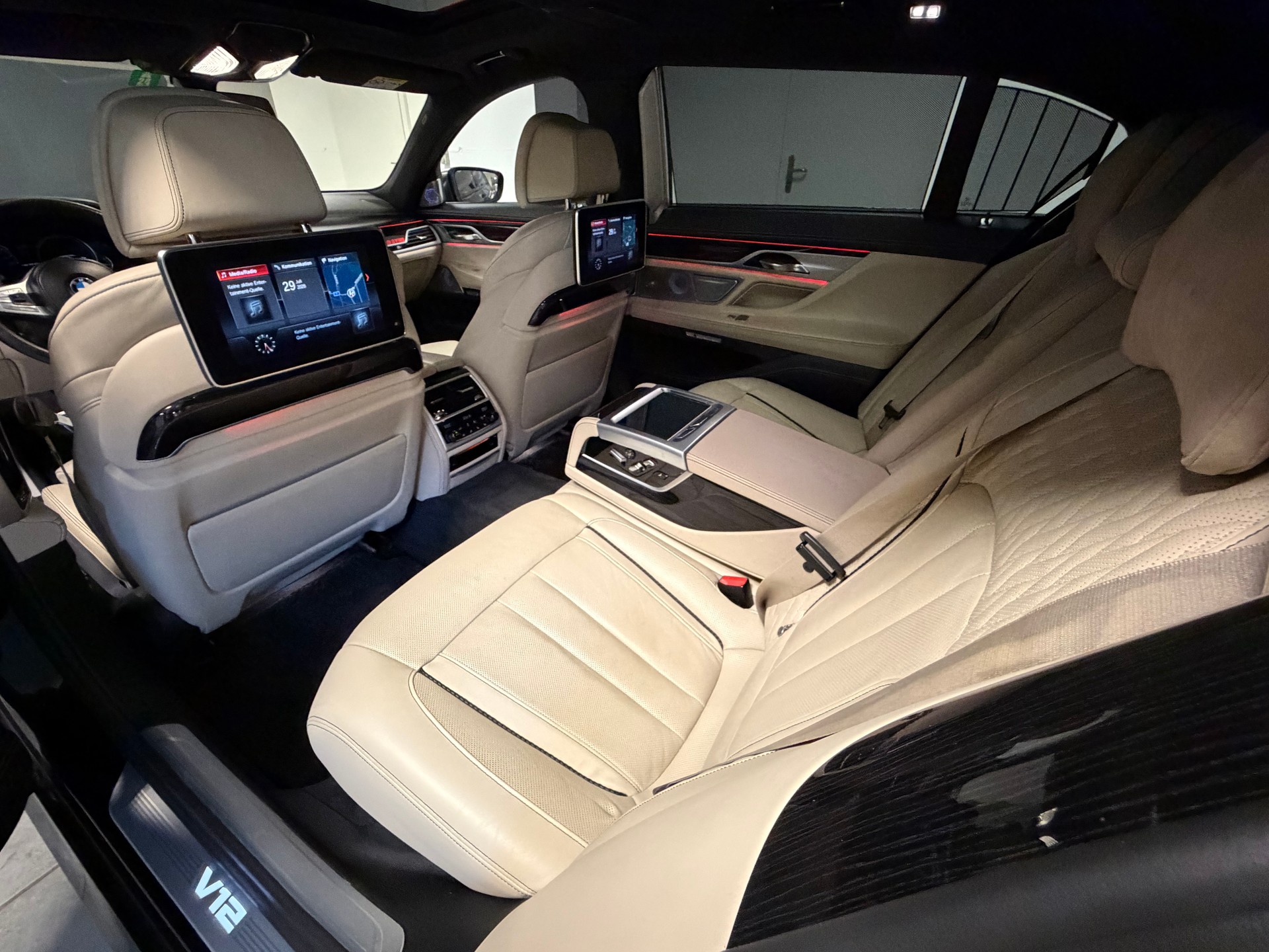 BMW M760Li xDrive Steptronic-image-27