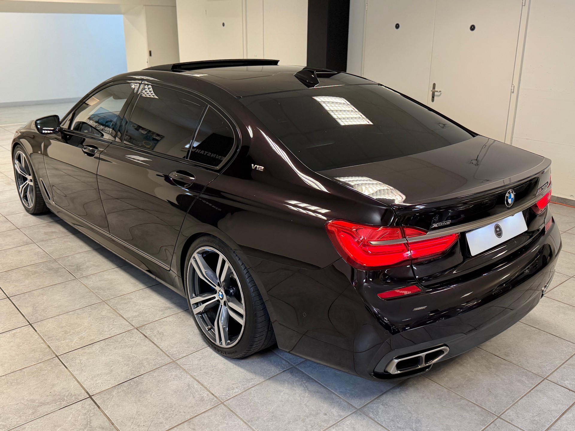 BMW M760Li xDrive Steptronic-image-10