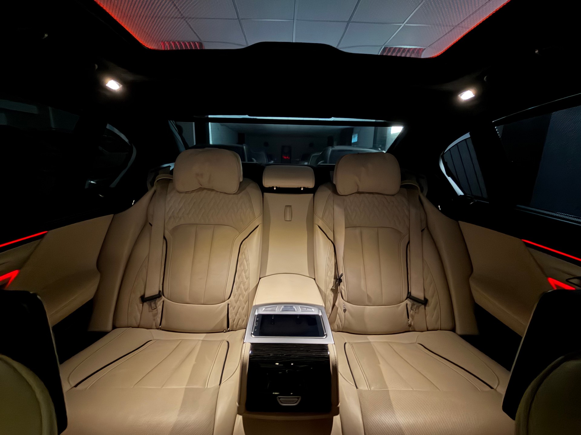 BMW M760Li xDrive Steptronic-image-30
