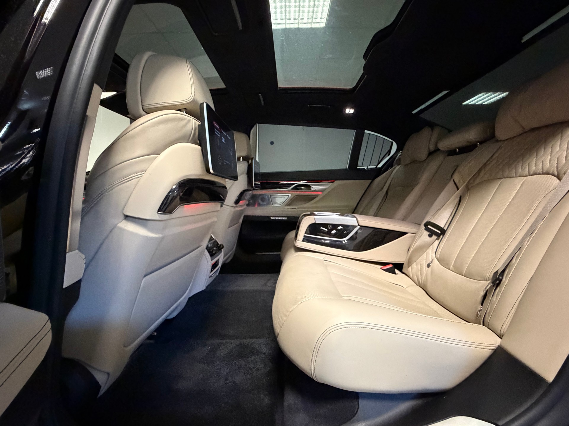 BMW M760Li xDrive Steptronic-image-26