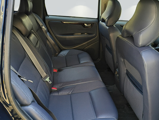 VOLVO V70 2.4T AWD-image-9