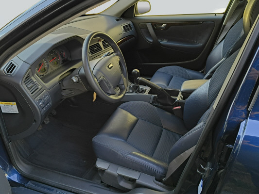 VOLVO V70 2.4T AWD-image-10