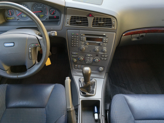 VOLVO V70 2.4T AWD-image-5