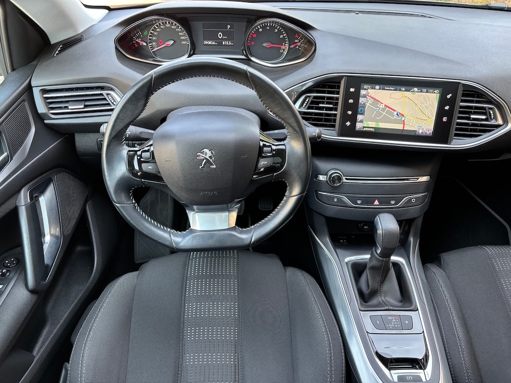 PEUGEOT 308 1.2 Pure Tech Allure EAT6-image-10