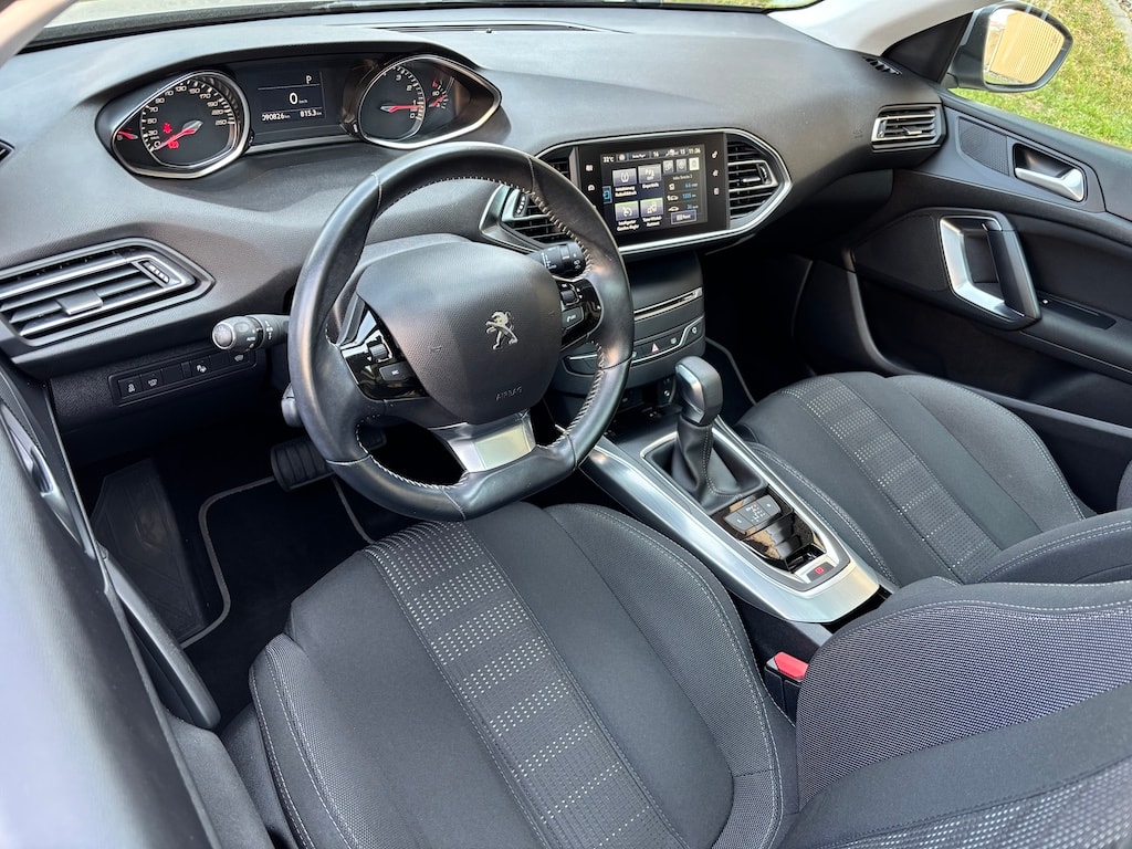 PEUGEOT 308 1.2 Pure Tech Allure EAT6-image-9
