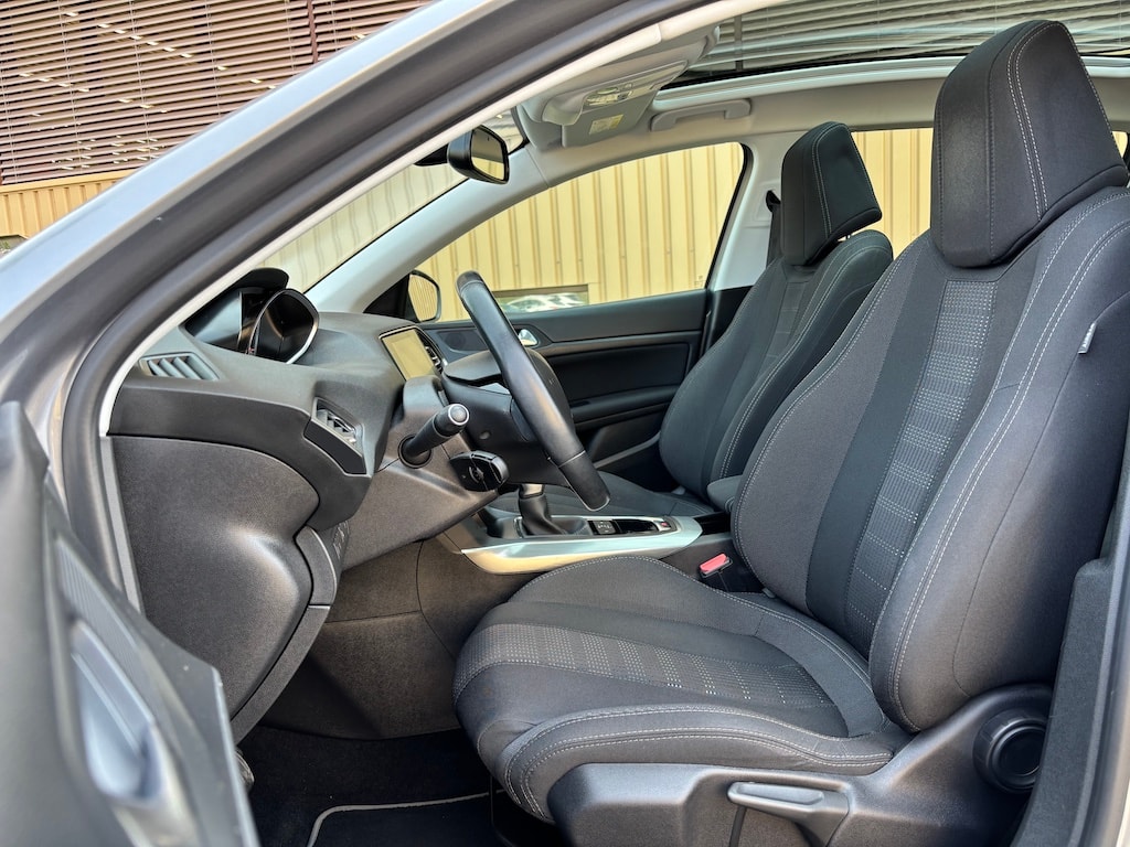 PEUGEOT 308 1.2 Pure Tech Allure EAT6-image-7