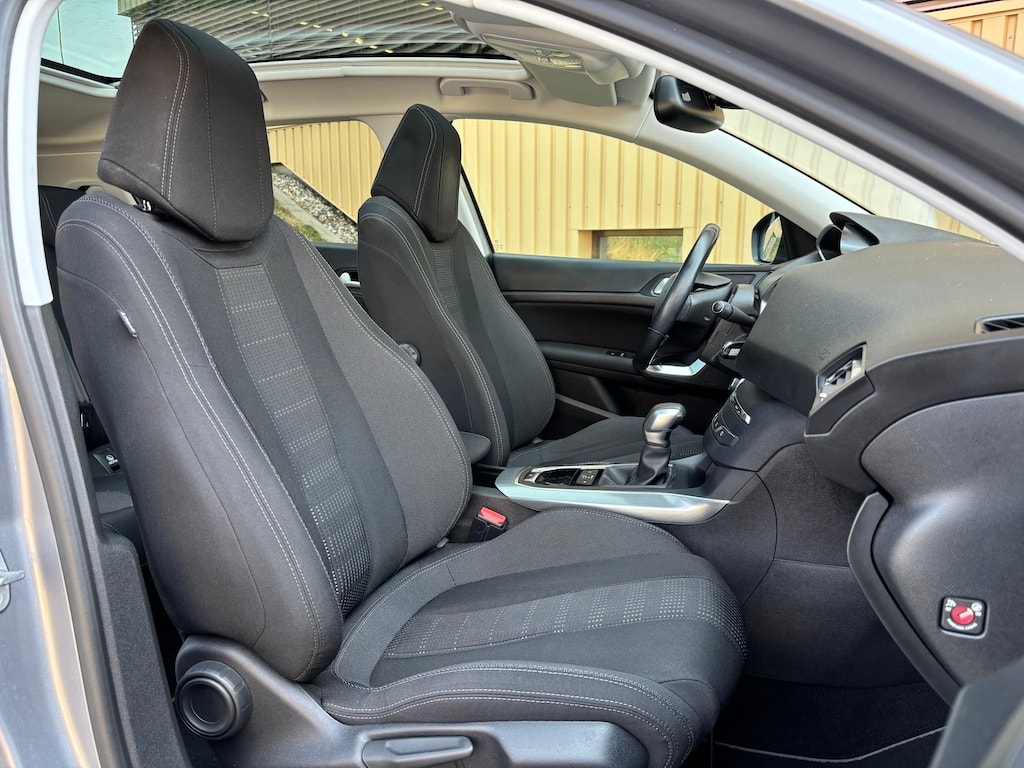 PEUGEOT 308 1.2 Pure Tech Allure EAT6-image-8