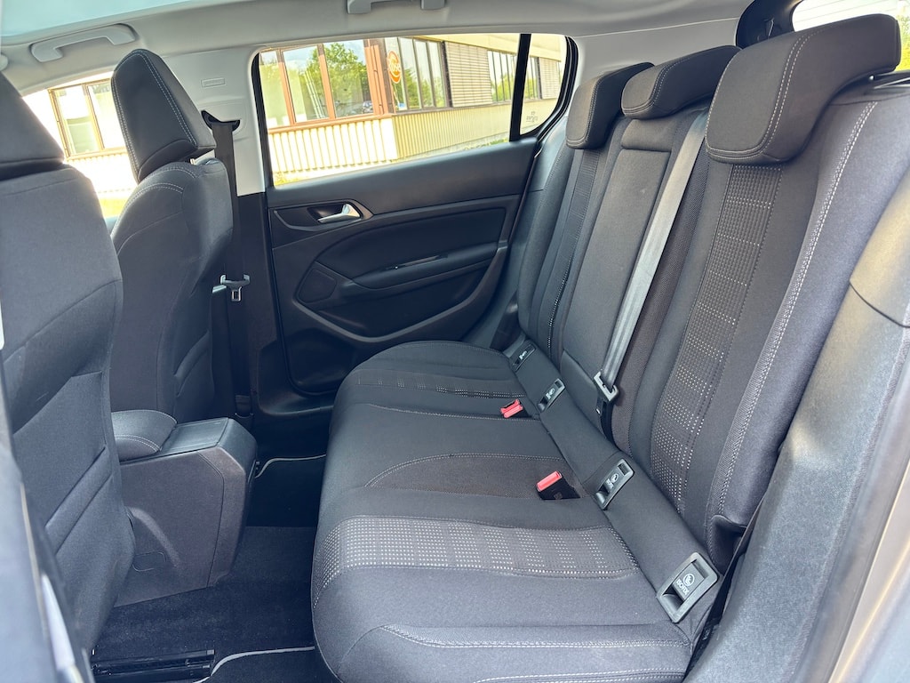 PEUGEOT 308 1.2 Pure Tech Allure EAT6-image-14