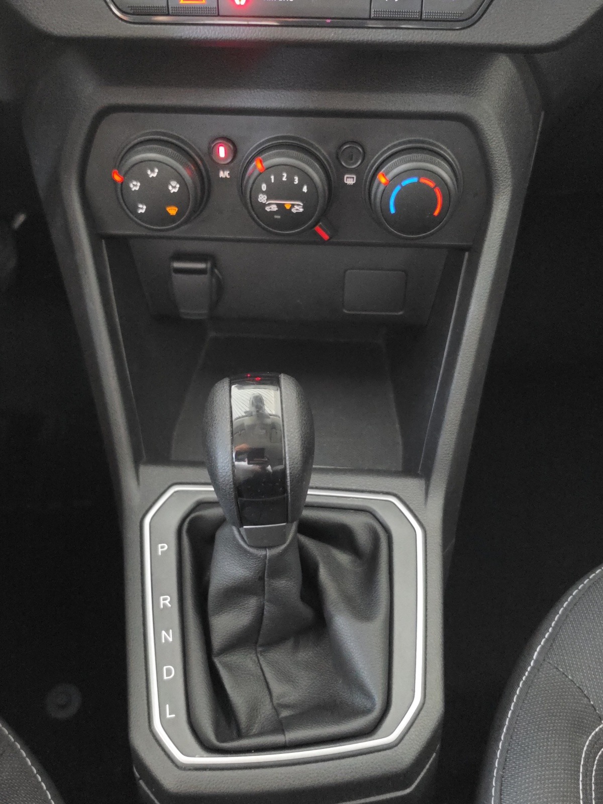 DACIA Sandero TCe 90 Expression CVT-image-15