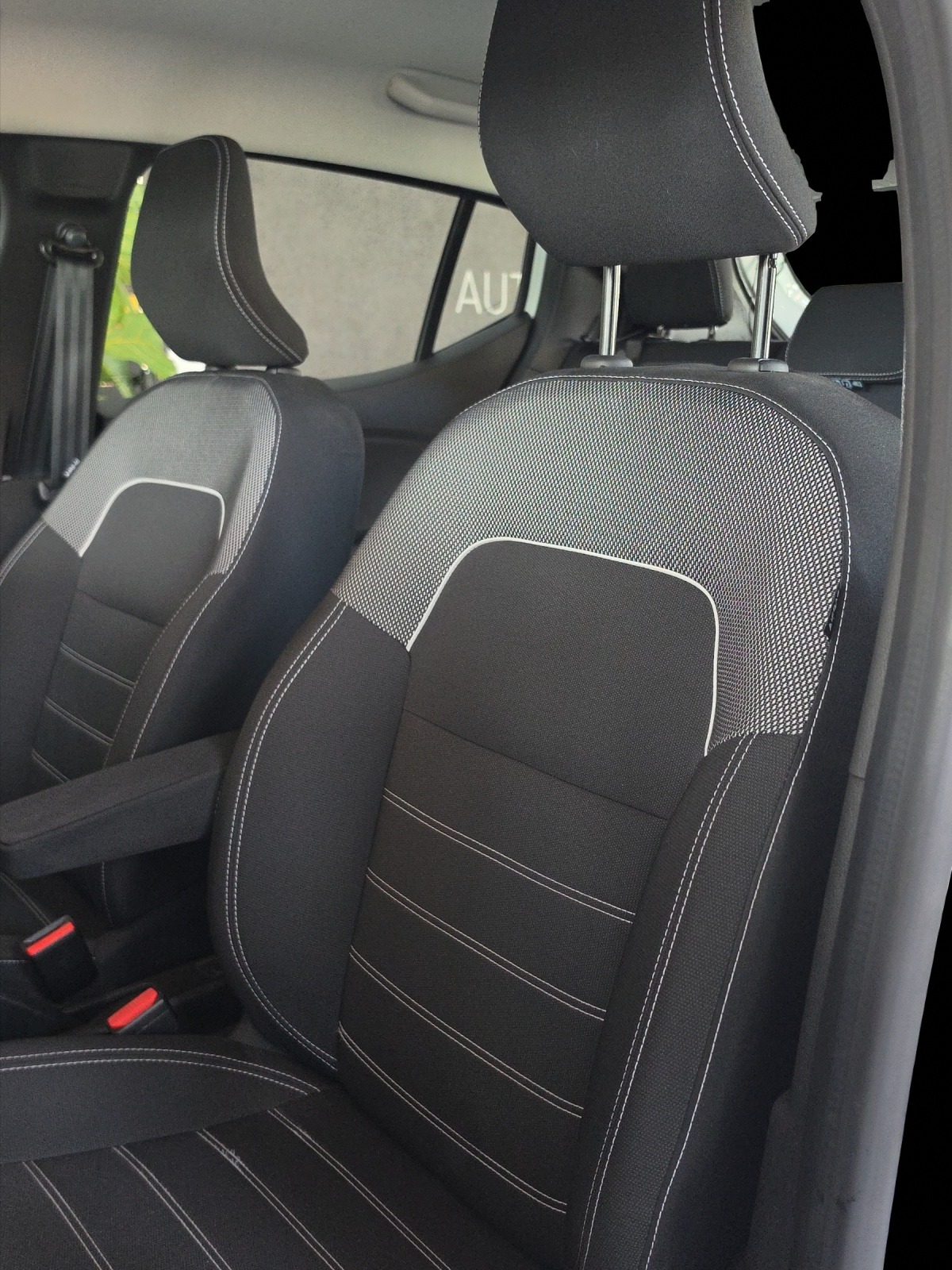 DACIA Sandero TCe 90 Expression CVT-image-8
