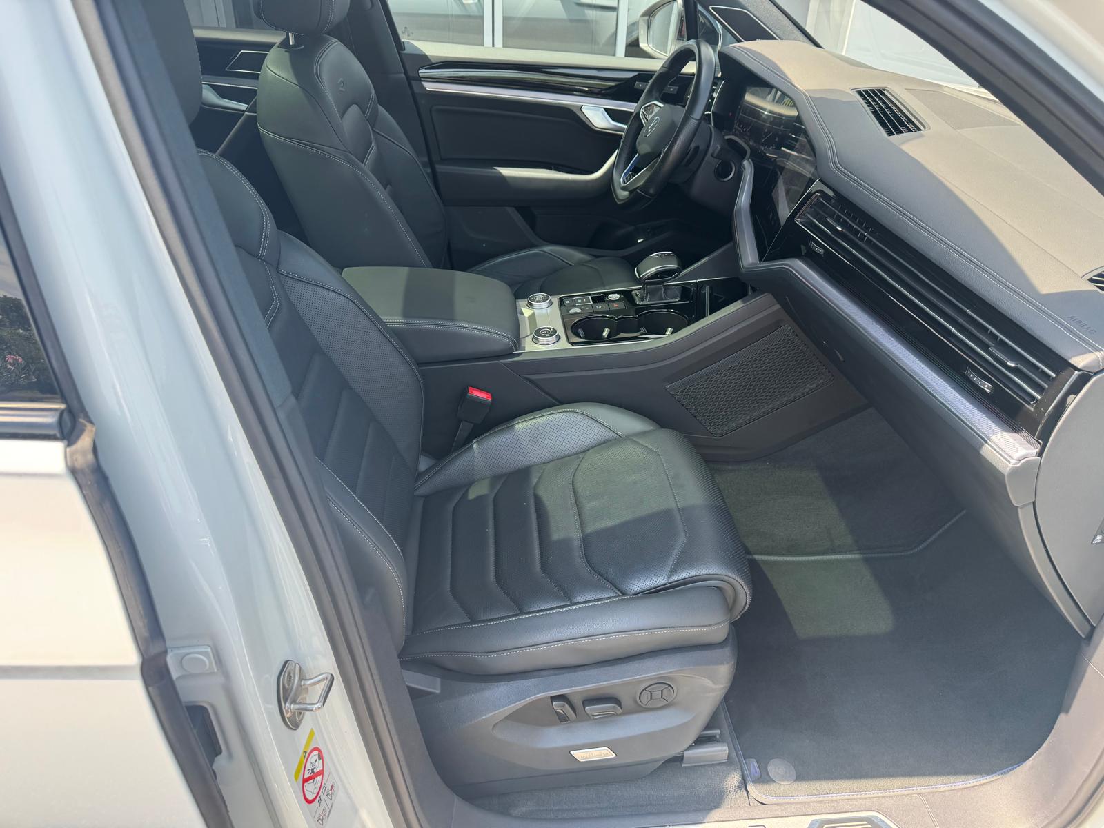 VW Touareg 3.0 TSI eHybrid R Tiptronic-image-2