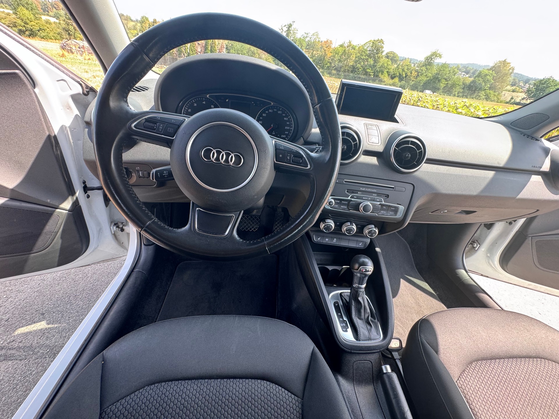 AUDI 1.0 TFSI ultra Design S-Tronic-image-4