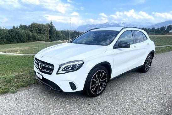 MERCEDES-BENZ GLA 200 Urban 7G-DCT
