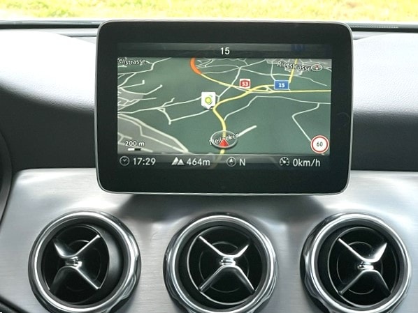 MERCEDES-BENZ GLA 200 Urban 7G-DCT-image-4