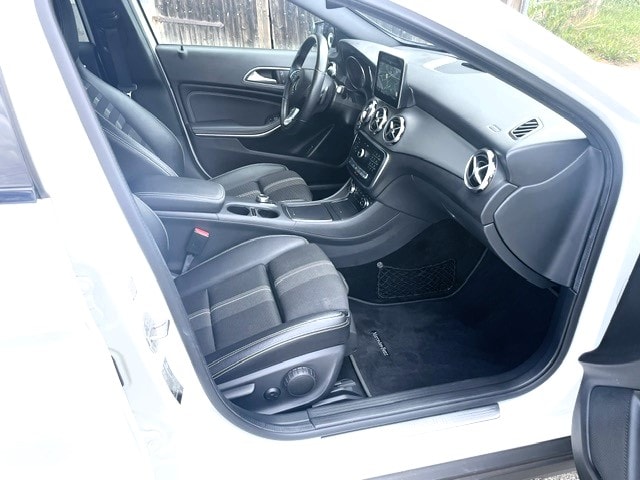 MERCEDES-BENZ GLA 200 Urban 7G-DCT-image-10