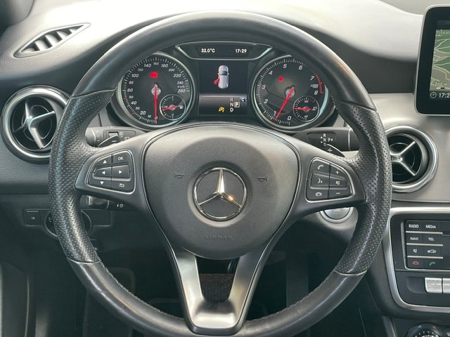 MERCEDES-BENZ GLA 200 Urban 7G-DCT-image-3