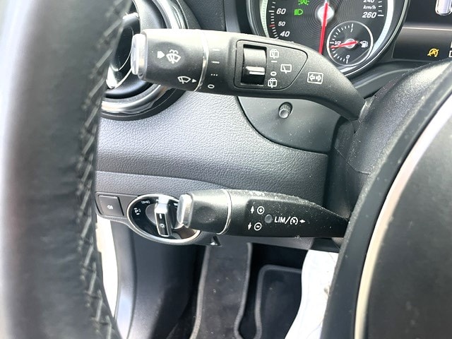 MERCEDES-BENZ GLA 200 Urban 7G-DCT-image-9