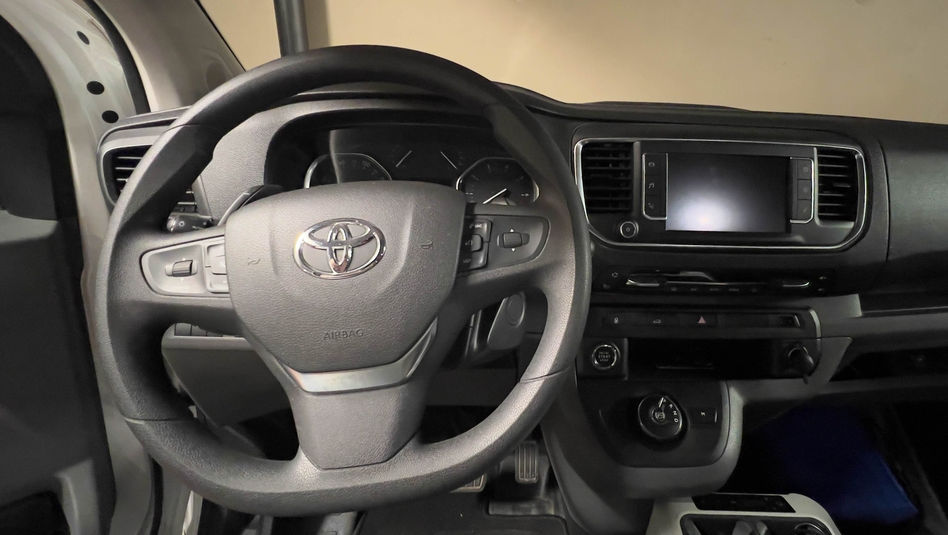TOYOTA Firenze - Autarker Camper Van-image-4