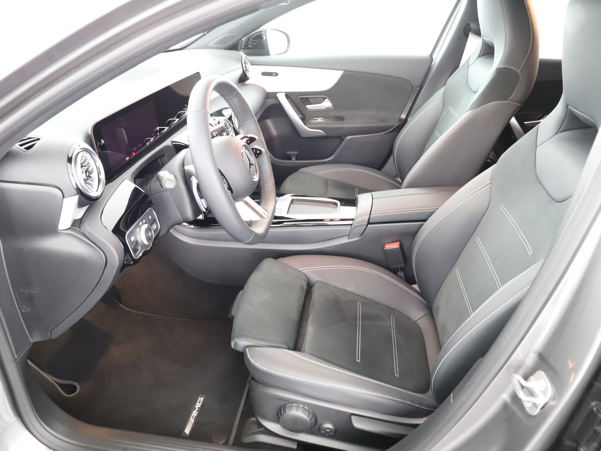 MERCEDES-BENZ A 220 d 8G-DCT-image-9