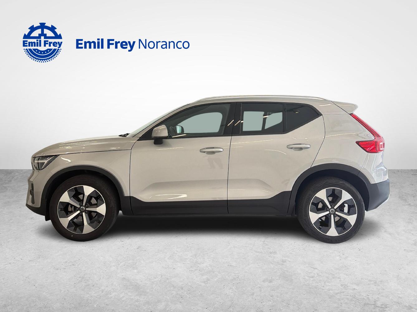 VOLVO XC40 1.5 T2 Core + Ruote invernali incluse-image-1
