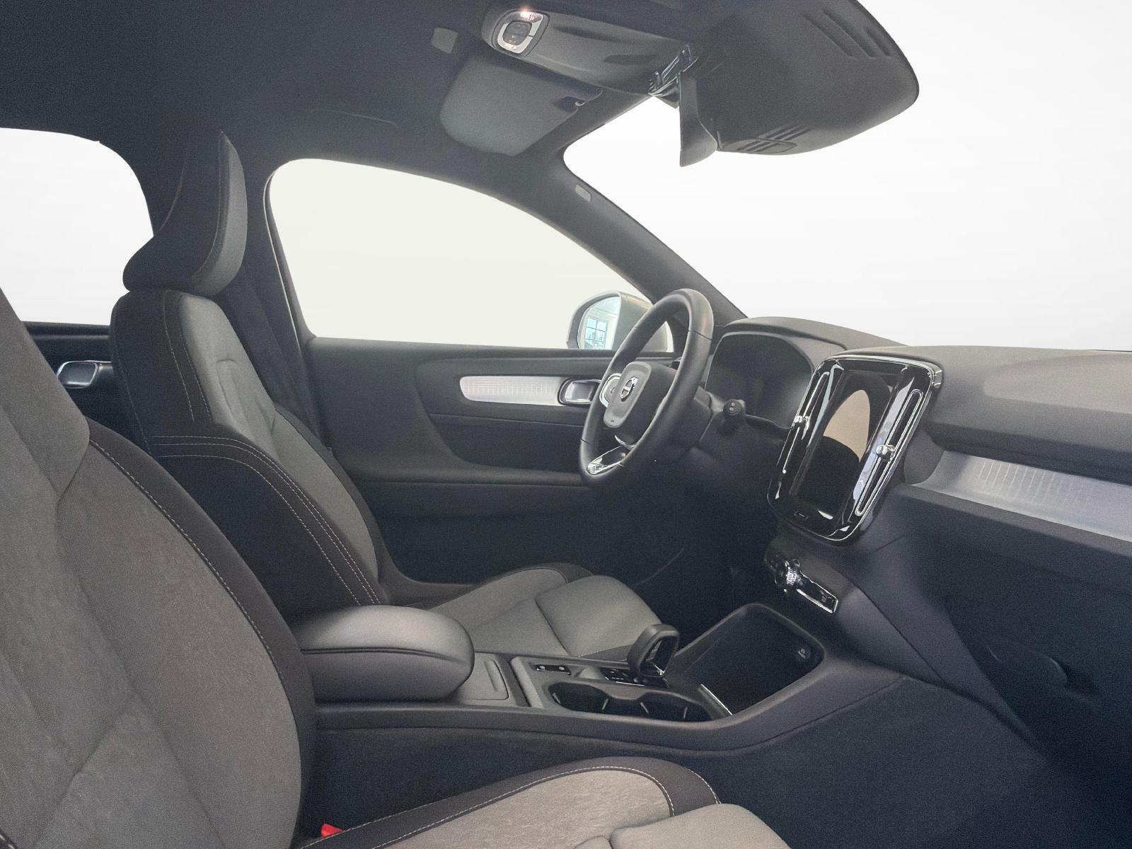 VOLVO XC40 1.5 T2 Core + Ruote invernali incluse-image-9