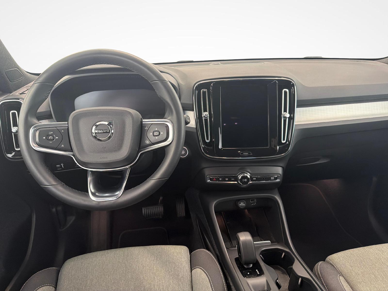 VOLVO XC40 1.5 T2 Core + Ruote invernali incluse-image-8
