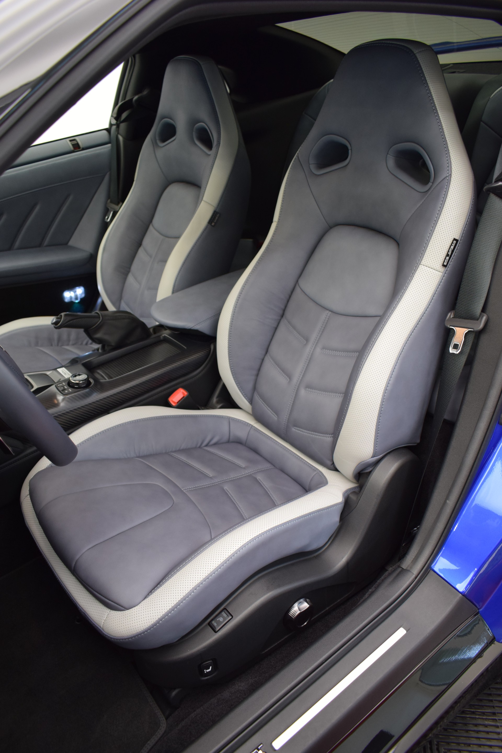 NISSAN GT-R 3.8 V6 Biturbo 50th Anniversary "Bayside Blue"-image-21