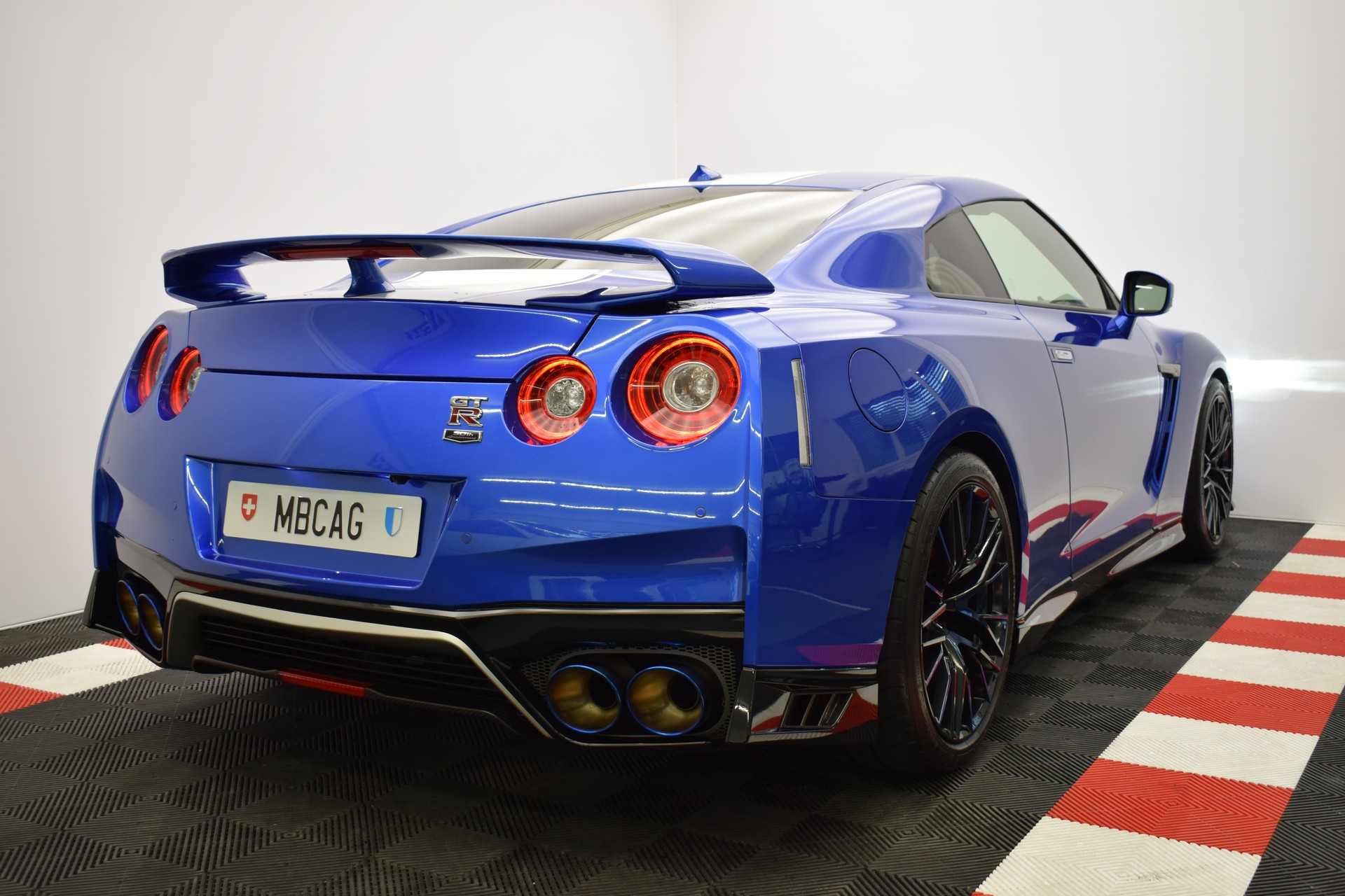 NISSAN GT-R 3.8 V6 Biturbo 50th Anniversary "Bayside Blue"-image-13