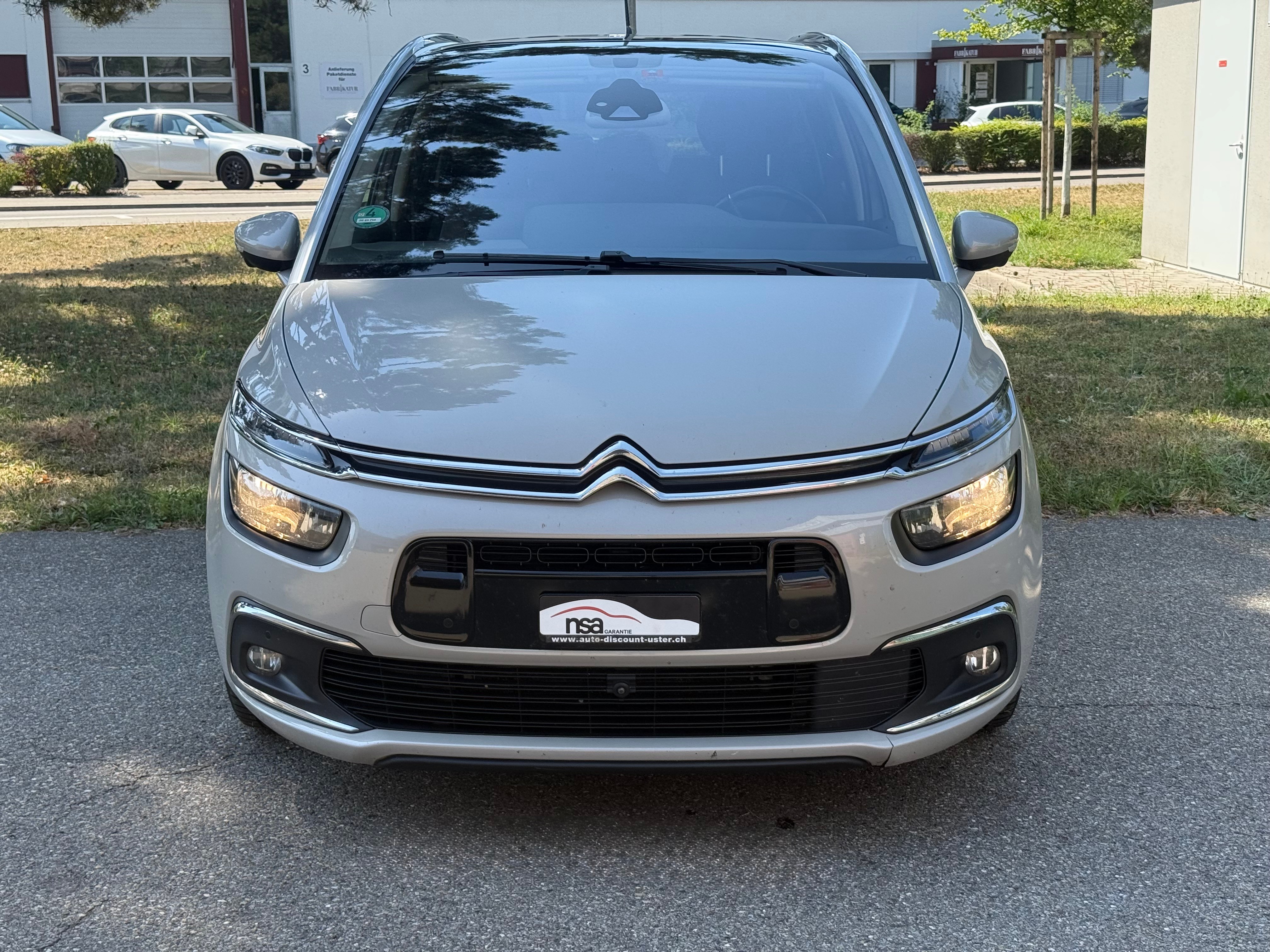 Car photo