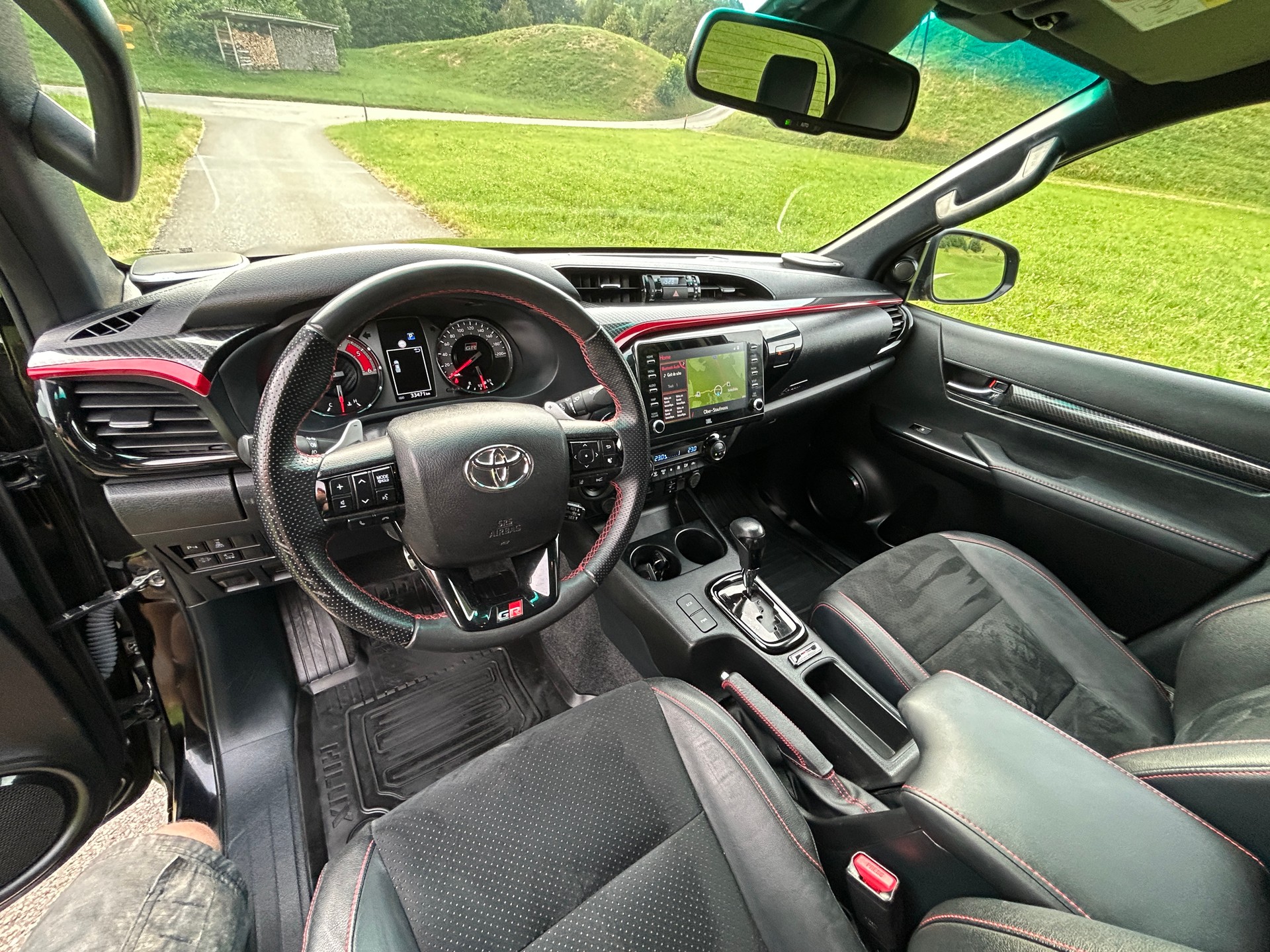 TOYOTA Hilux 2.8D GR Sport 230PS Double Cab 4x4 A-image-14