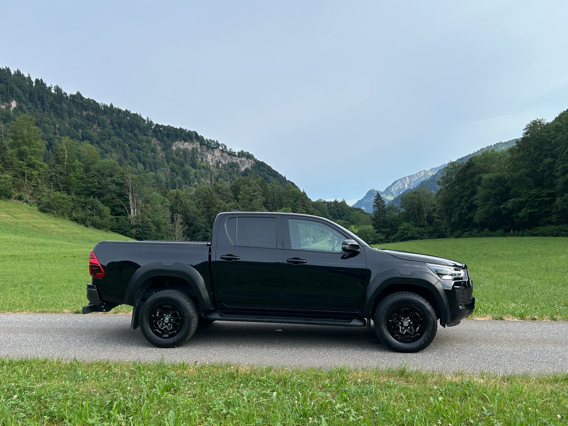 TOYOTA Hilux 2.8D GR Sport 230PS Double Cab 4x4 A-image-3