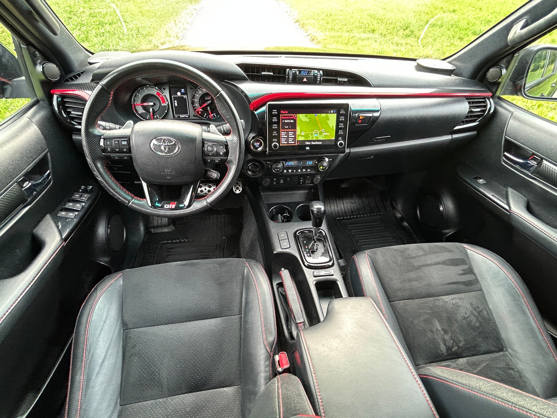 TOYOTA Hilux 2.8D GR Sport 230PS Double Cab 4x4 A-image-13