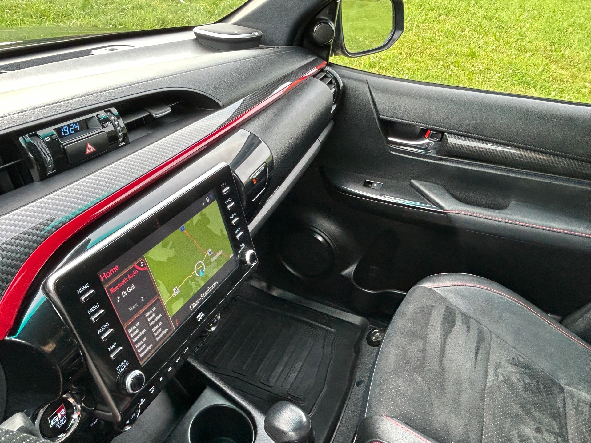 TOYOTA Hilux 2.8D GR Sport 230PS Double Cab 4x4 A-image-10